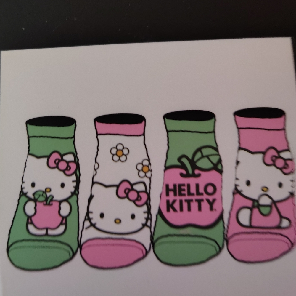 NWOT HELLO KITTY 4PK COMFY FUZZY SOCKS. - Picture 3 of 4